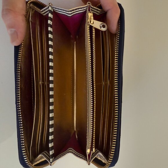 Henri Bendel Navy Leather Zippy Wallet - Picture 2 of 3